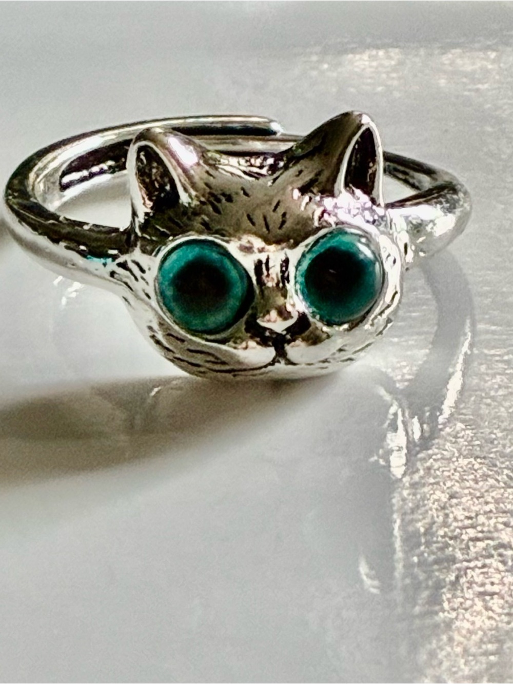 😺 Adorable Cat Face Charm Ring with Piercing Aqua Blue Eyes -
